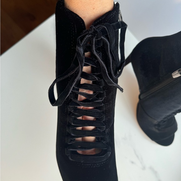 Black velvet booties size 9 brand new with box - Picture 6 of 8